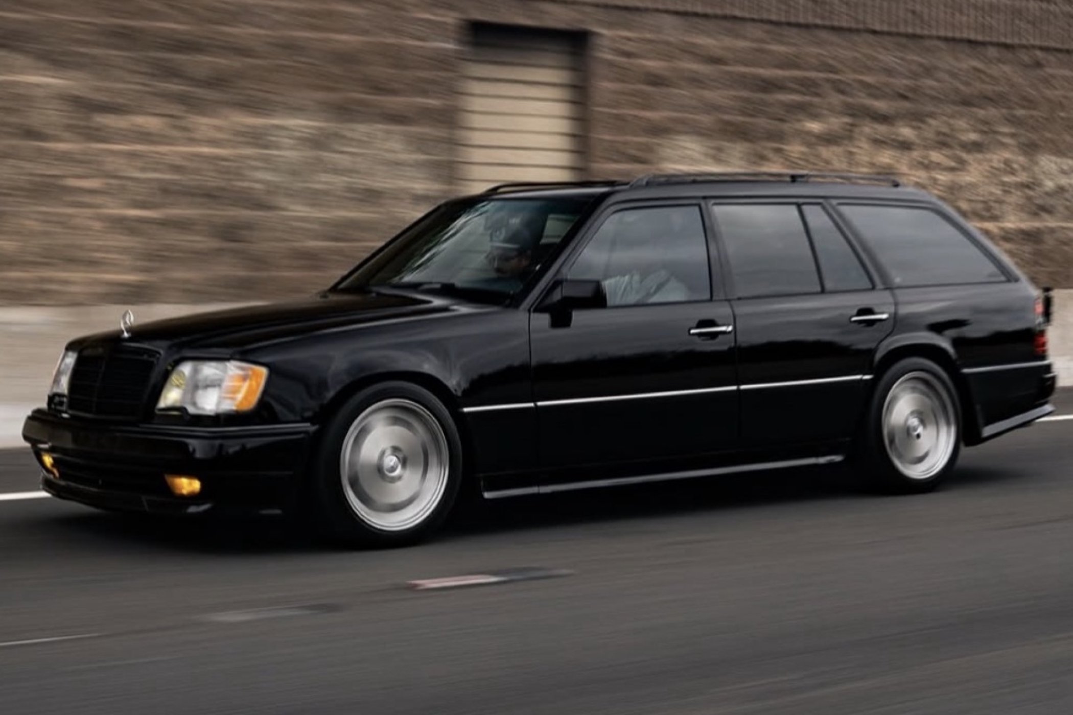 1995 Mercedes-Benz E320