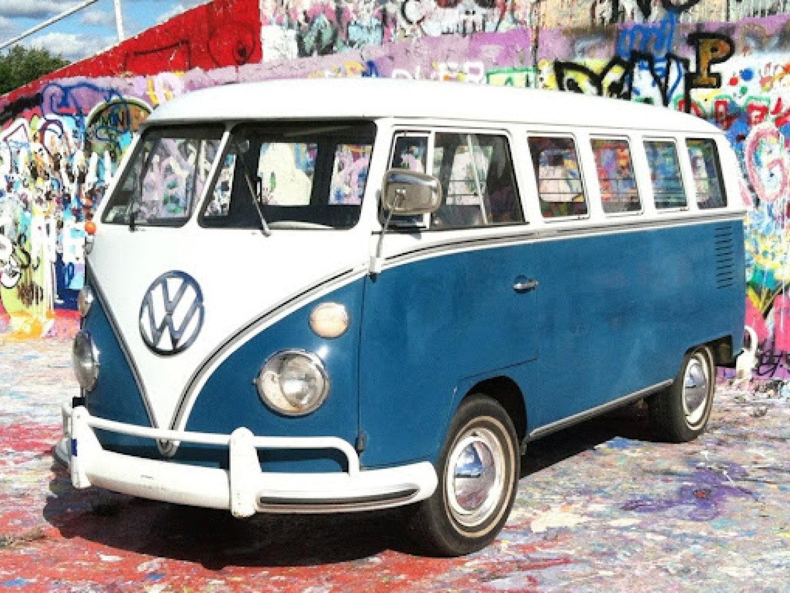 1967 Volkswagen 13 Window Deluxe