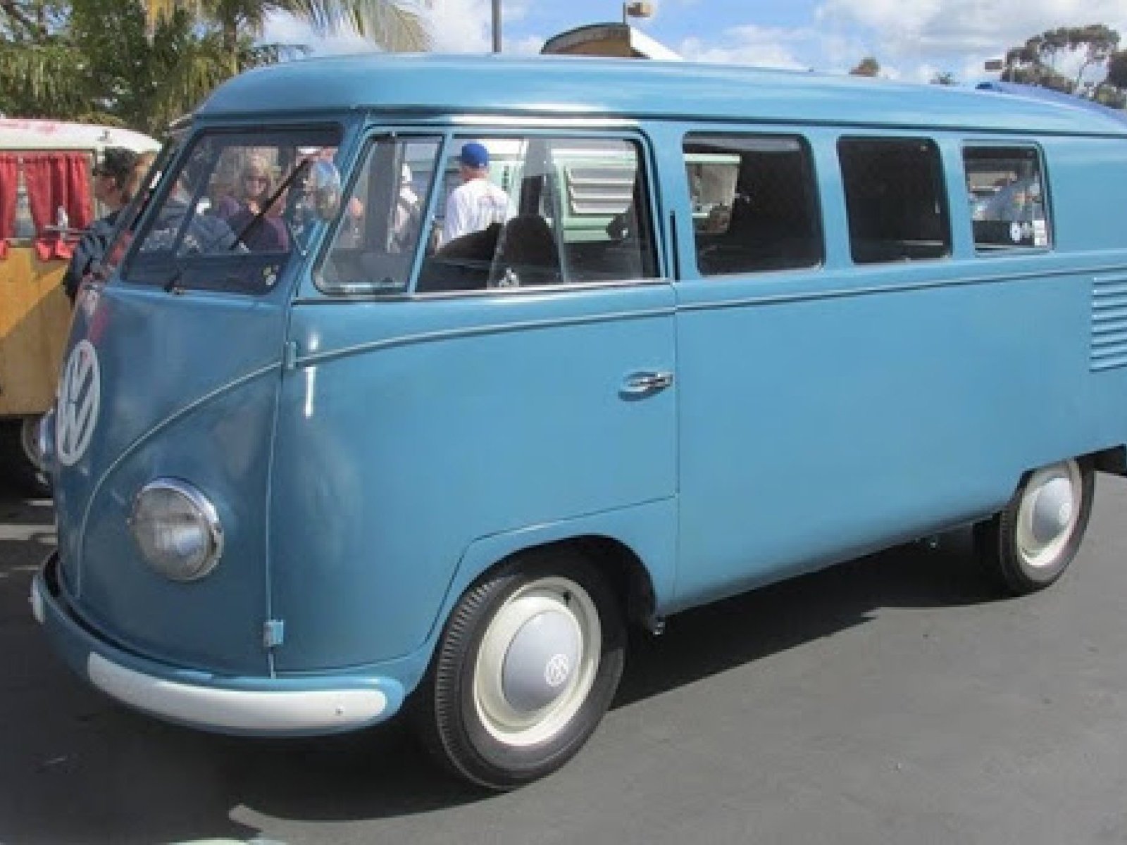 1954 Volkswagen Bus Deluxe