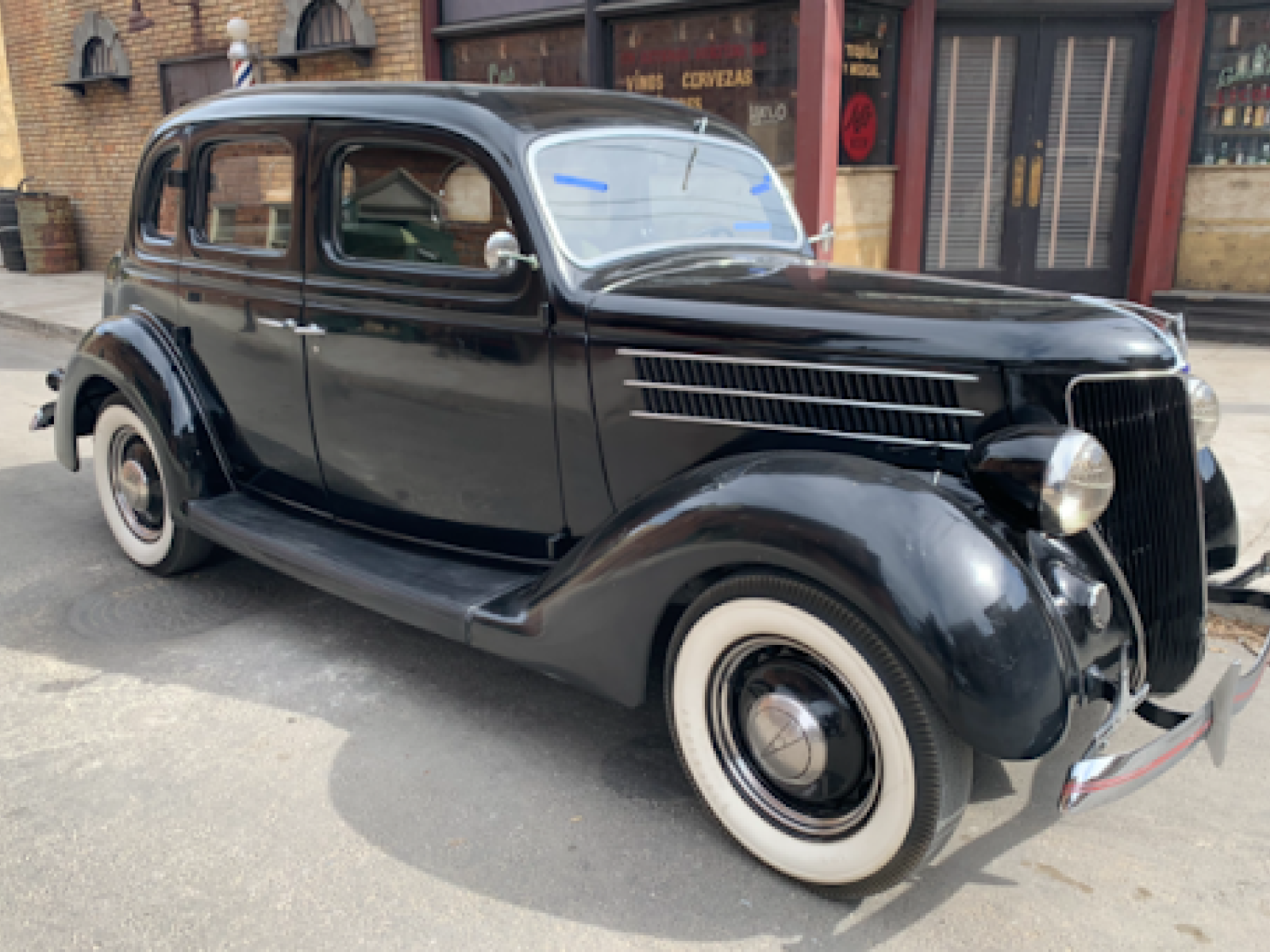1936 Ford Deluxe sedan