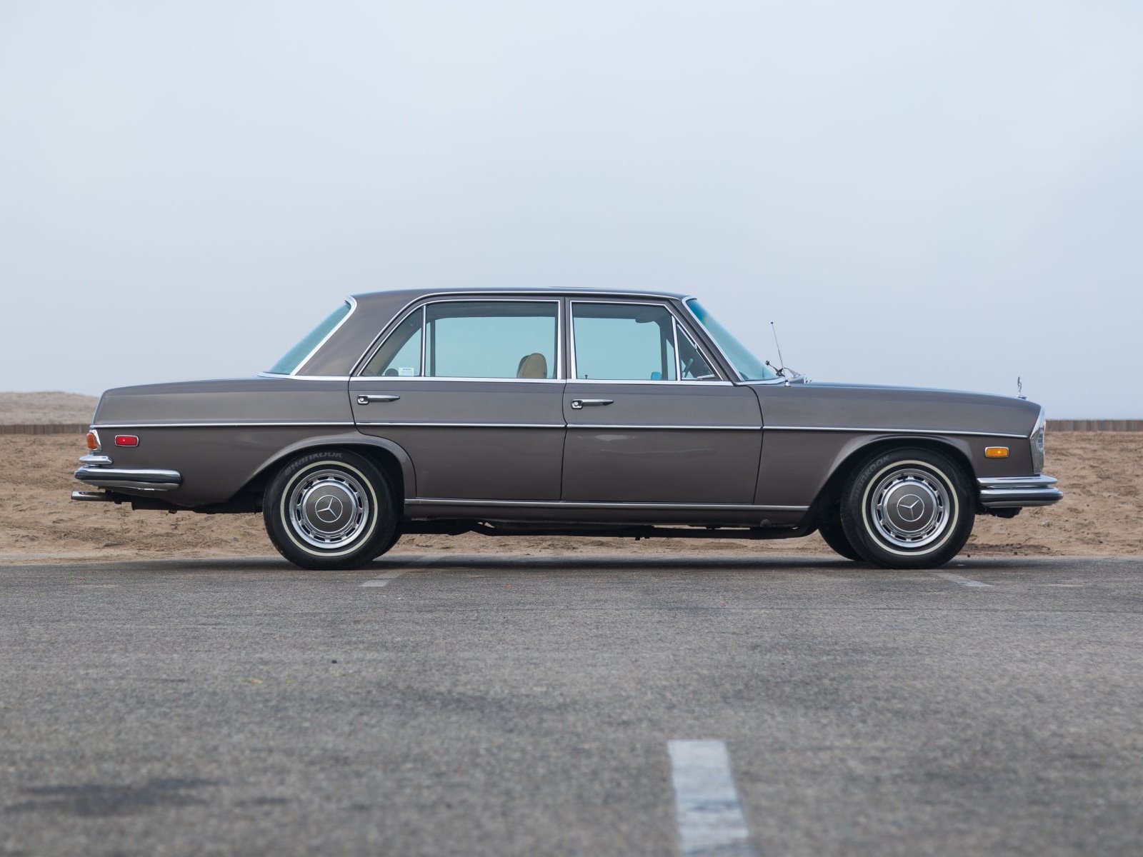 MERCEDES-BENZ ラジオチューナー 1973y 280S 1973 Mercedes-Benz 280SEL