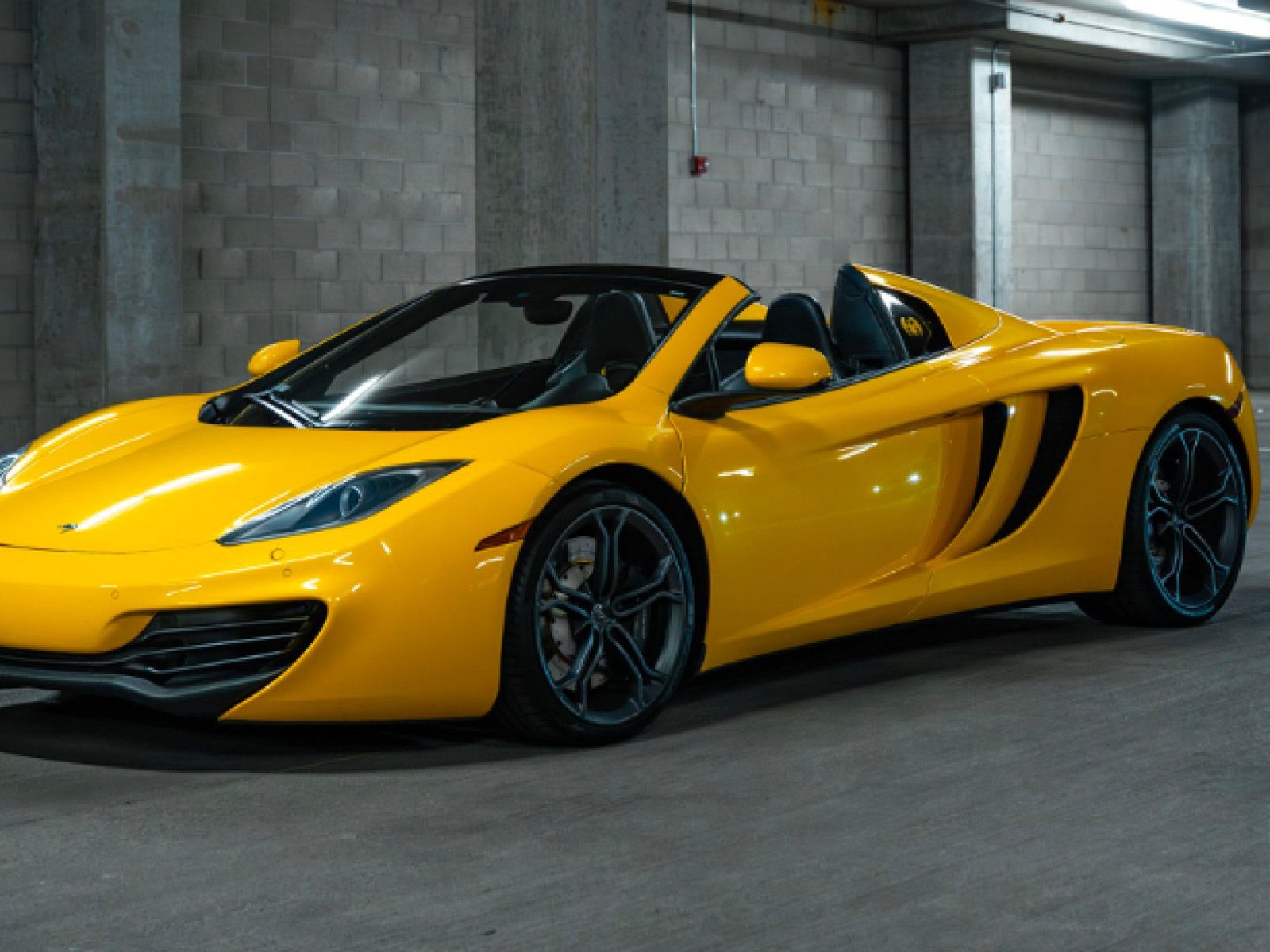 2014 McLaren MP4-12C