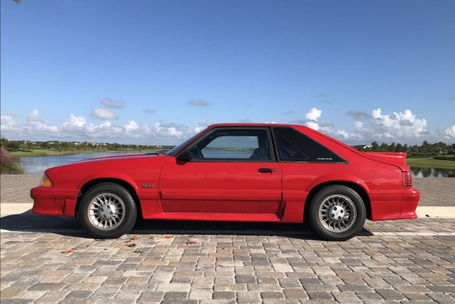 1990 Ford Mustang
