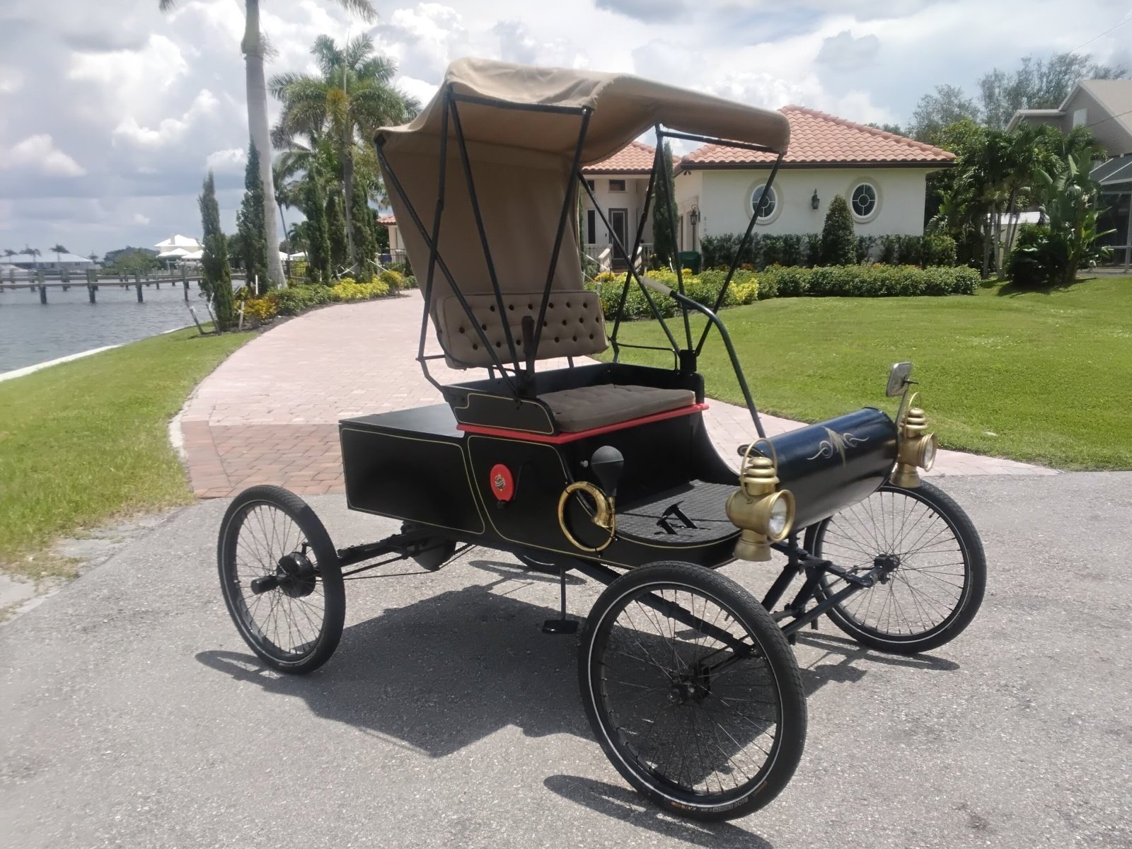 1901 Oldsmobile Curved Dash Replica