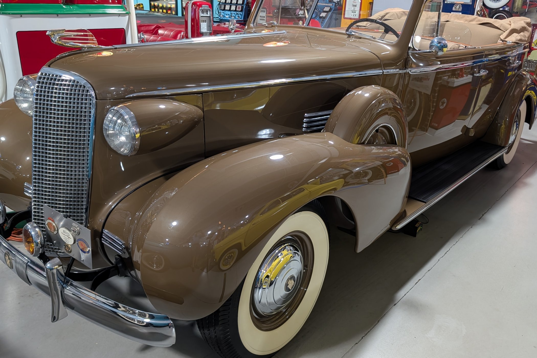 1937 Cadillac Fleetwood