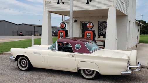 1957 Ford Thunderbird