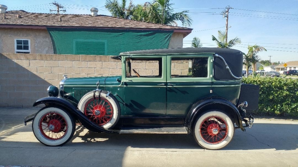 1928 Pontiac Sedan