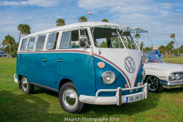 1967 Volkswagen 13 Window Deluxe