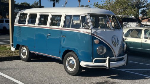 1967 Volkswagen 13 Window Deluxe