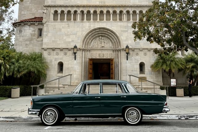 1966 Mercedes-Benz 230S